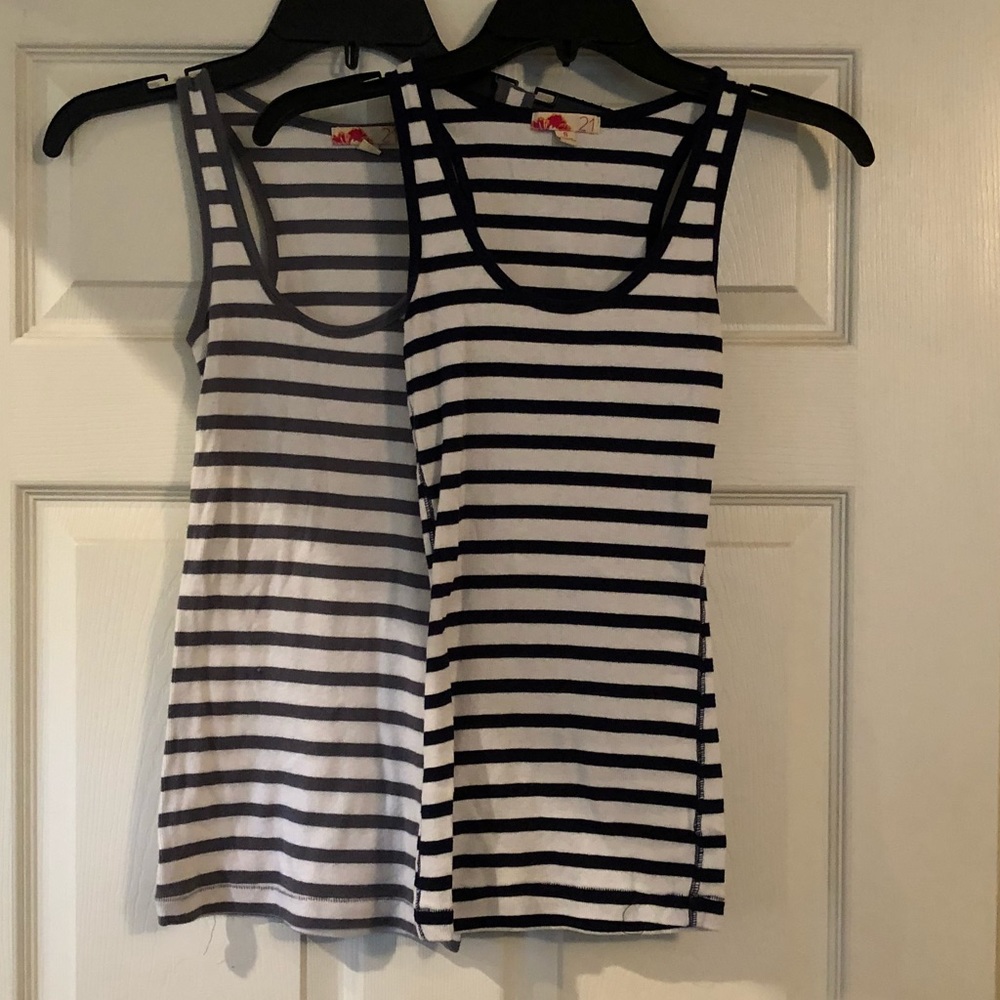 Set of two tank tops